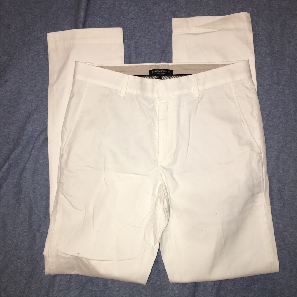 Men’s white chinos